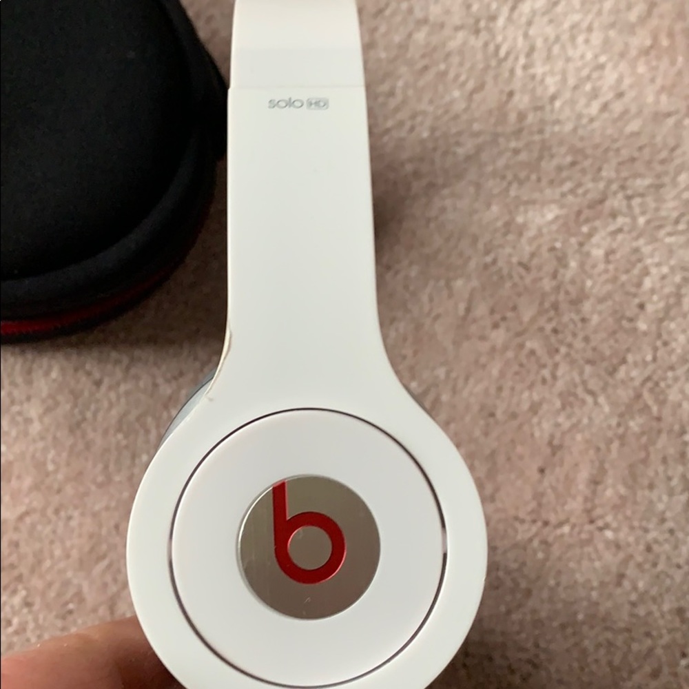 BEATS by Dr. Dre SoloHD Wired On-Ear Headphones - Picture 4 of 6